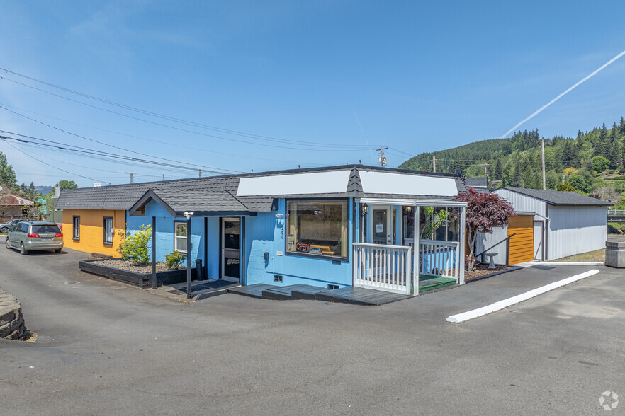 Primary Photo Of 97 SE Conyers St, Clatskanie General Retail For Sale