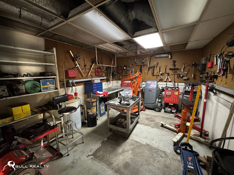 More Photos Of 6483 Peachtree Industrial Blvd, Atlanta General Retail For Sale