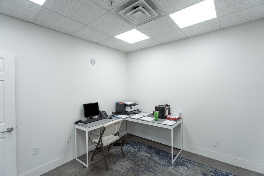 More Photos Of 3520 Old Metro Pky, Fort Myers Warehouse For Lease
