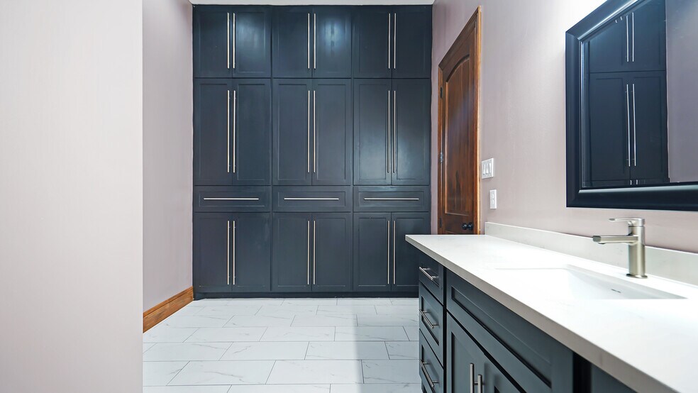 More Photos Of 10511 W Hidden Lake Ln, Richmond Specialty For Sale