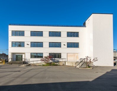 More Photos Of 1305-1315 Powell St, Vancouver Warehouse For Lease