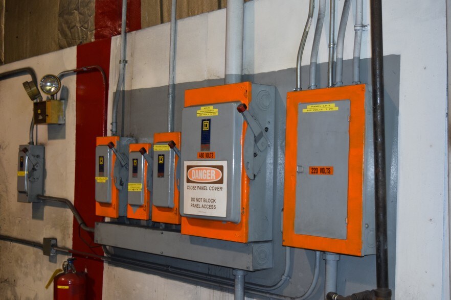 More Photos Of 62 Vermont Castings Way, Bethel Warehouse For Lease