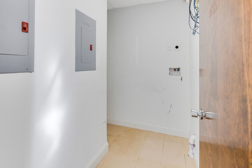 More Photos Of 200 E Eckerson Rd, New City Medical For Lease