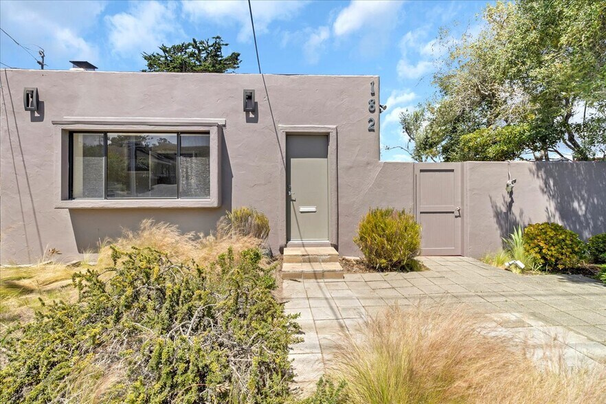 Primary Photo Of 182 El Dorado St, Monterey Medical For Sale