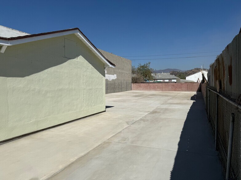 More Photos Of 8906 Norris Ave, Sun Valley Land For Lease