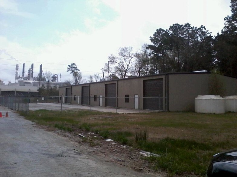 More Photos Of 1861 Bayou Dinde Pass, Lake Charles Warehouse For Lease