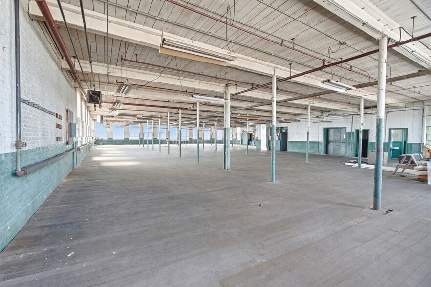 More Photos Of 59 Foundry St, Central Falls Manufacturing For Sale