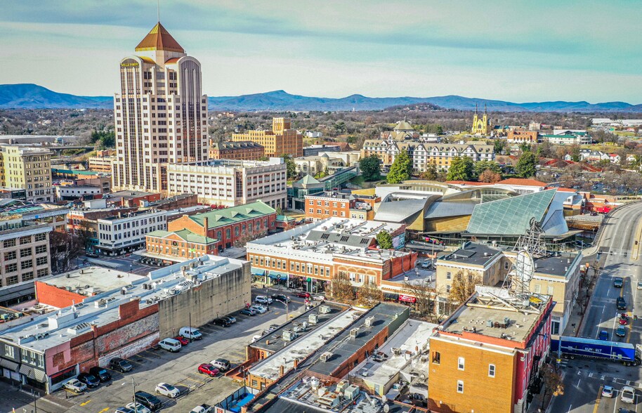 More Photos Of 114 Market St SE, Roanoke Storefront Retail Office For Lease