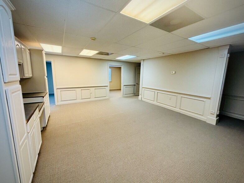 More Photos Of 12484c Warwick Blvd, Newport News Office For Lease
