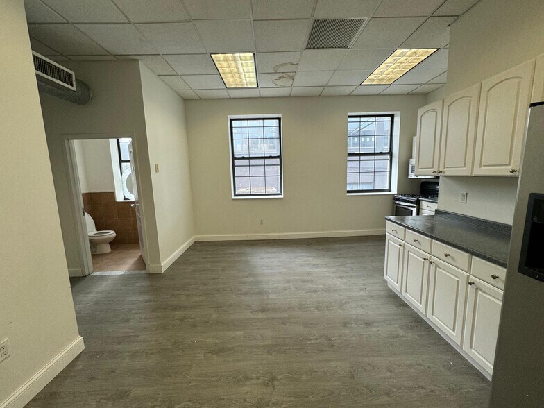 More Photos Of 3 Whale Sq, Brooklyn Warehouse For Lease