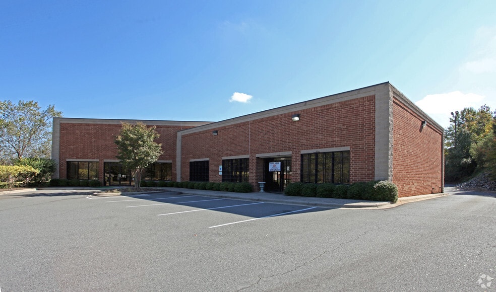 More Photos Of 2200 Crown Centre Dr, Charlotte Warehouse For Sale