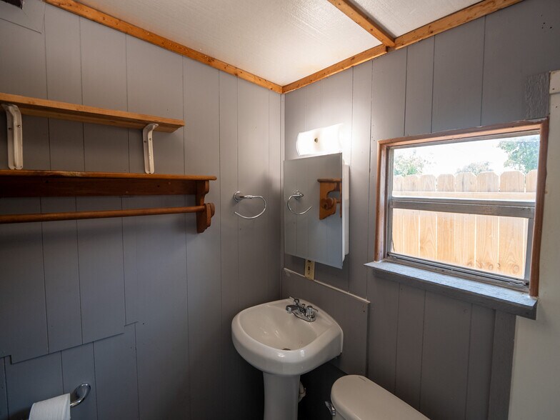 More Photos Of 420 W Johnson St, Norman Multifamily For Sale