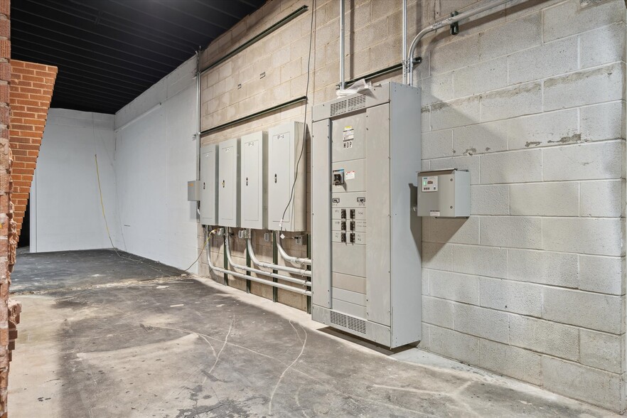 More Photos Of 969 Dixie Hwy, Rossford Freestanding For Lease