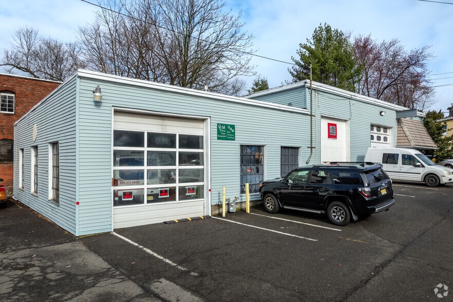 More Photos Of 20 Franklin Pl, Summit General Retail For Sale