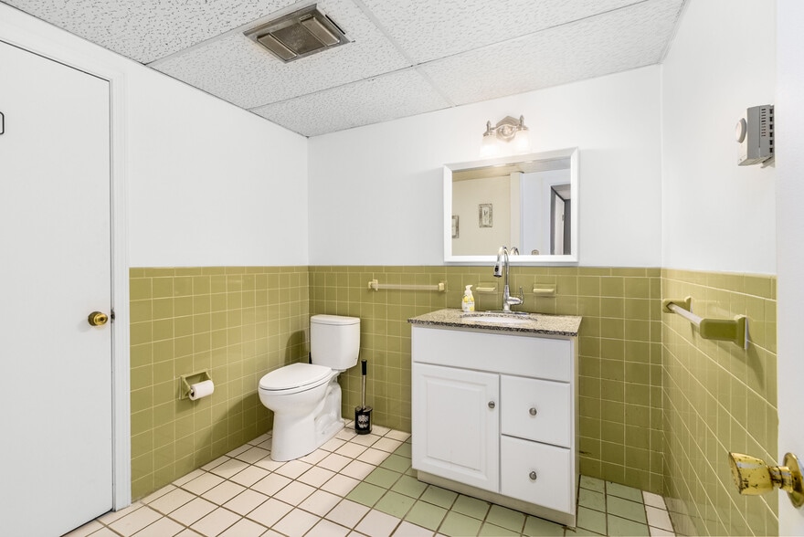 More Photos Of 320 Gifford St, Falmouth Office For Sale