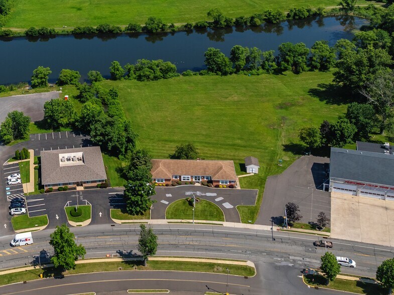 More Photos Of 413 Hood Blvd, Fairless Hills Office For Sale