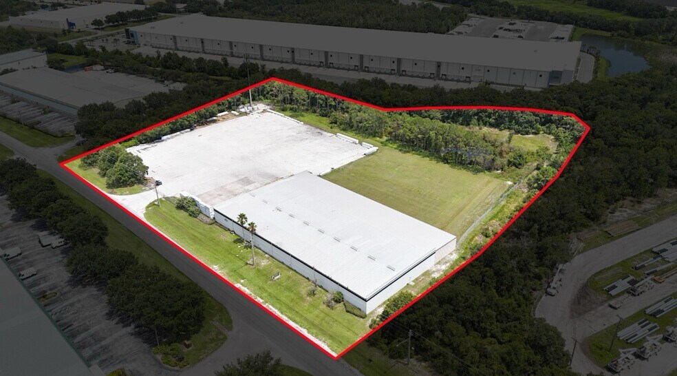 More Photos Of 5050 Gateway Blvd, Lakeland Distribution For Lease