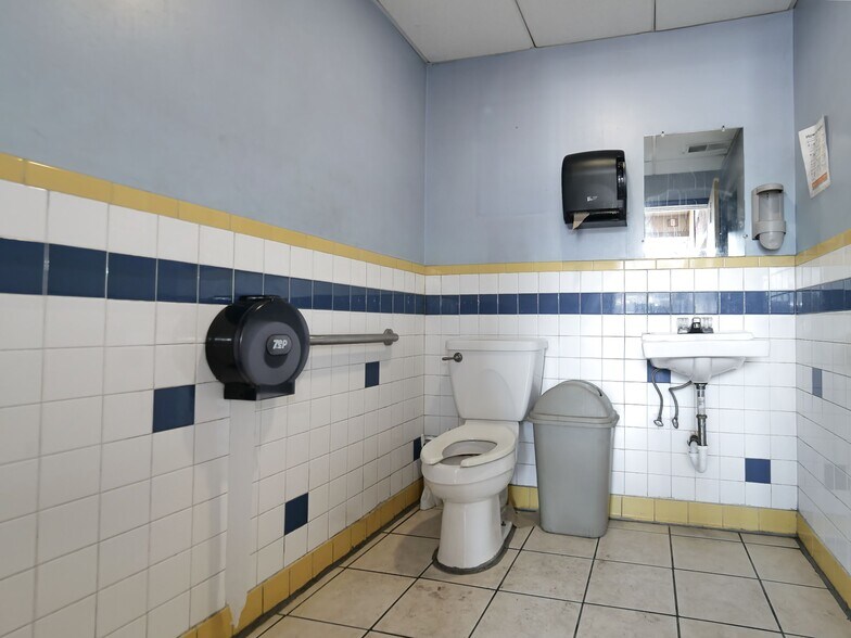 More Photos Of 5000 W Cermak Rd, Cicero Auto Repair For Sale