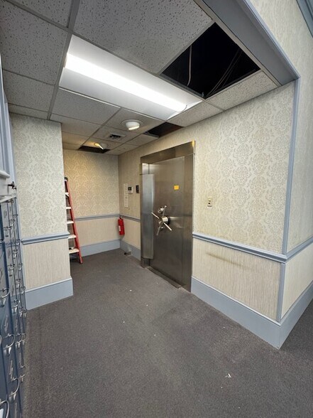 More Photos Of 2770 Riverside Dr, Bassett Bank For Sale