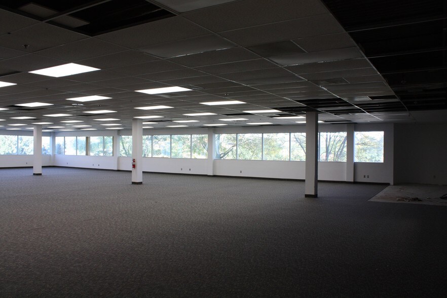 More Photos Of 22800 Hall Rd, Clinton Township Light Manufacturing For Lease