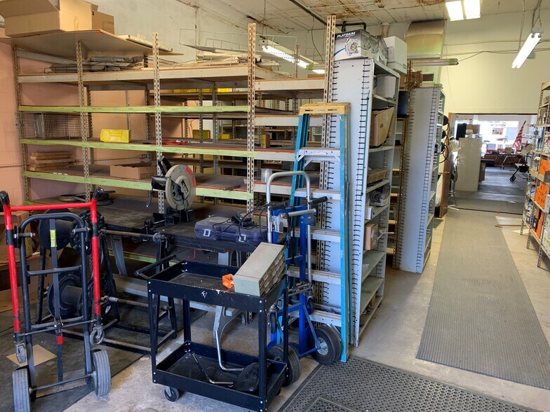 More Photos Of 104 S Grand Ave, Cherokee Auto Repair For Sale