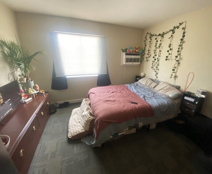 More Photos Of 1 Proactive Dr, New Florence Hotel For Sale