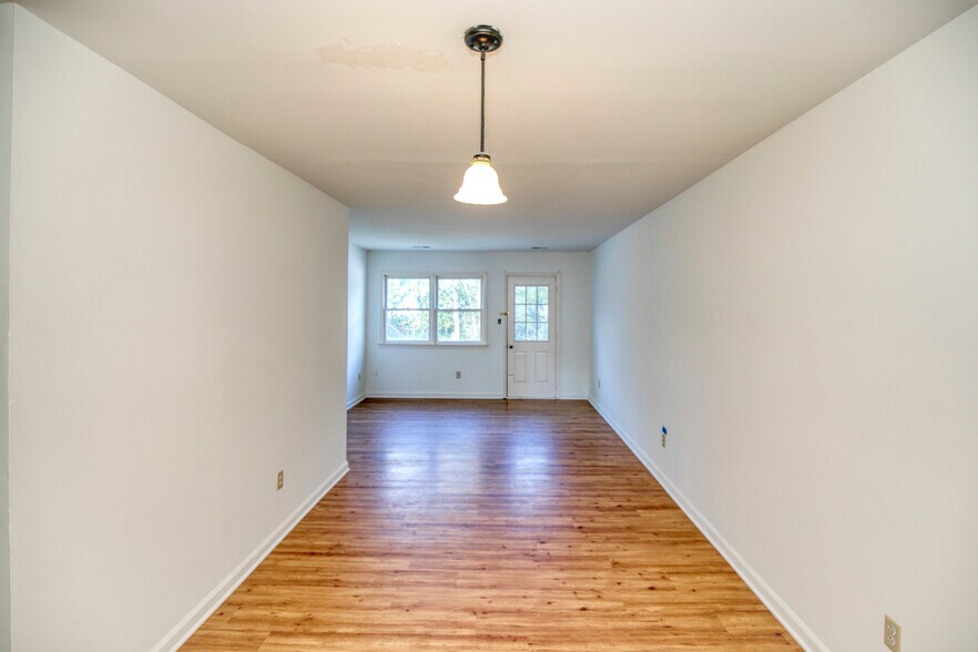 More Photos Of 7626 Bellehaven Dr, Gloucester Point Apartments For Sale