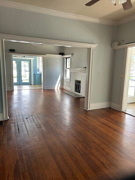 More Photos Of 658 West Ave, Clermont Restaurant For Lease