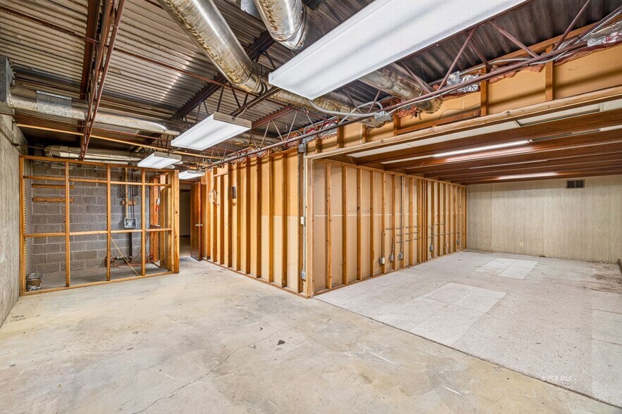 More Photos Of 975 5th St, Elko Office For Lease