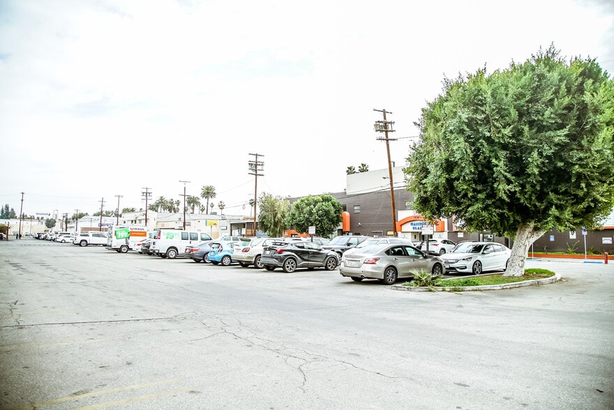 More Photos Of 18341 Sherman Way, Reseda Office For Sale