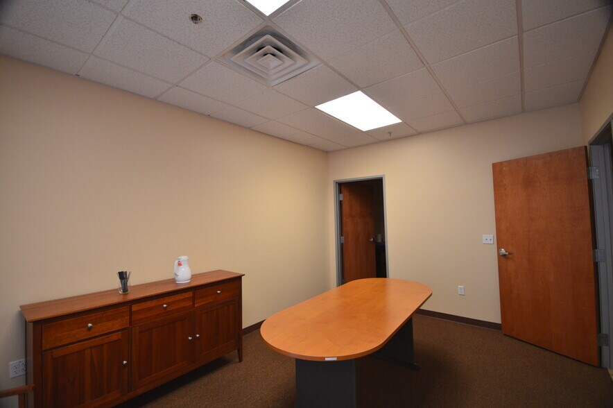 More Photos Of 2222 W Parkside Ln, Phoenix Research And Development For Sale