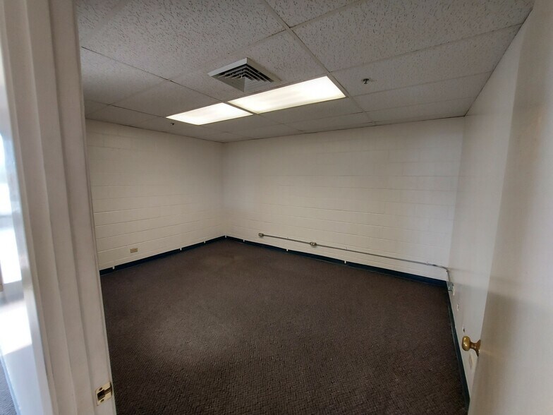 More Photos Of 35 Lunalilo St, Wailuku Office For Lease