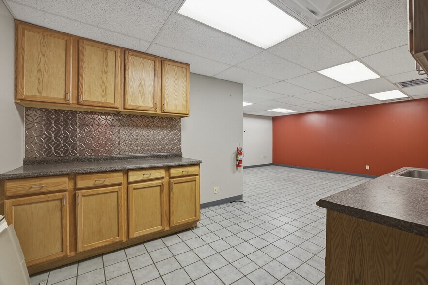 More Photos Of 1023 N Victor Ave, Tulsa Manufacturing For Lease