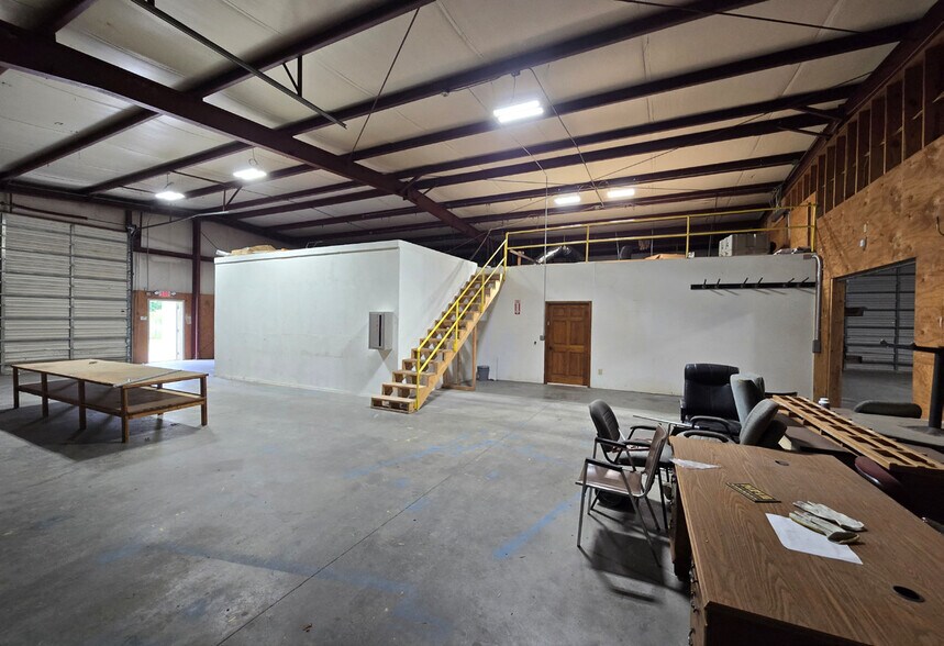 More Photos Of 2185 Storage Rd, Sumter Light Manufacturing For Sale