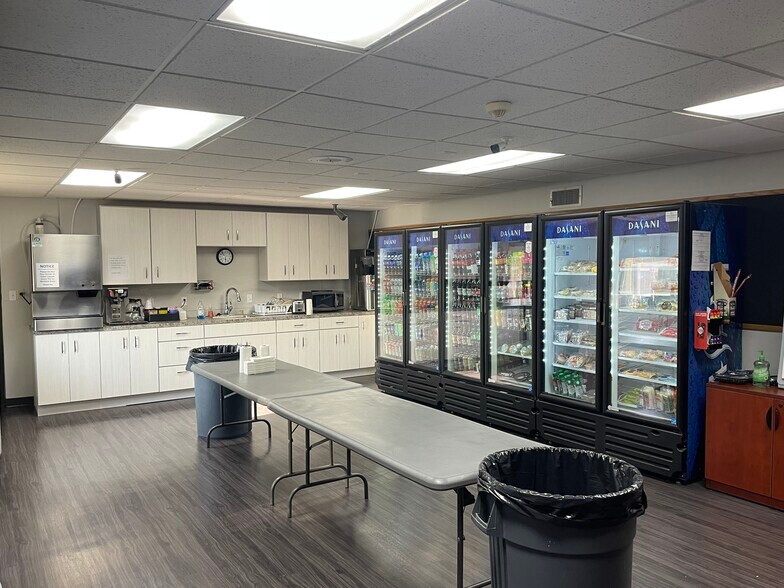 More Photos Of 313 S Ida St, Wichita Warehouse For Sale