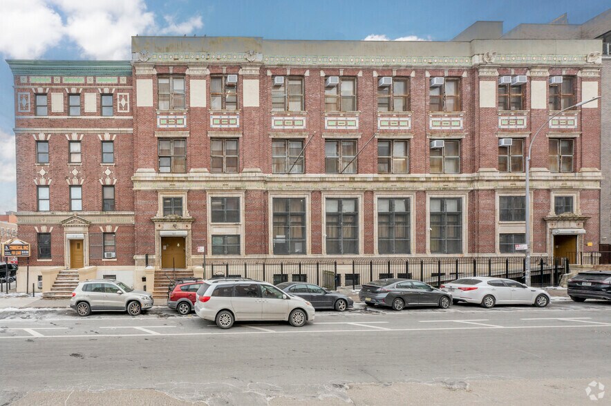 Primary Photo Of 760 Dekalb Ave, Brooklyn Schools For Lease