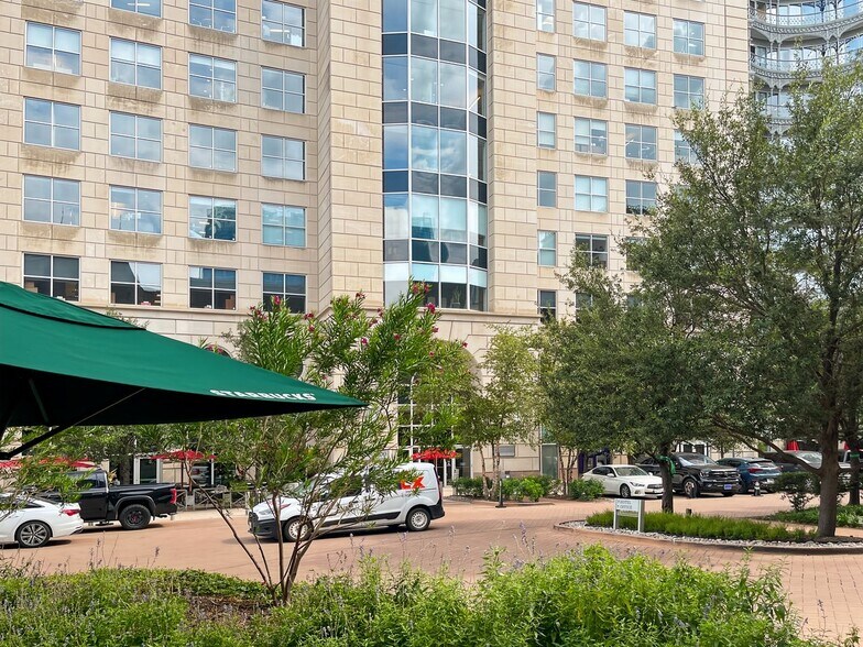 More Photos Of 100 Crescent Ct, Dallas Coworking Space