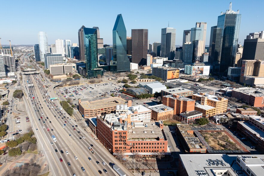 More Photos Of 603 Munger Ave, Dallas Office For Lease