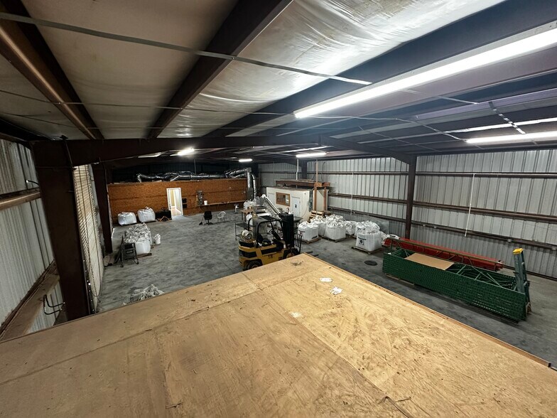 More Photos Of 2303 58th Ave E, Bradenton Light Manufacturing For Lease