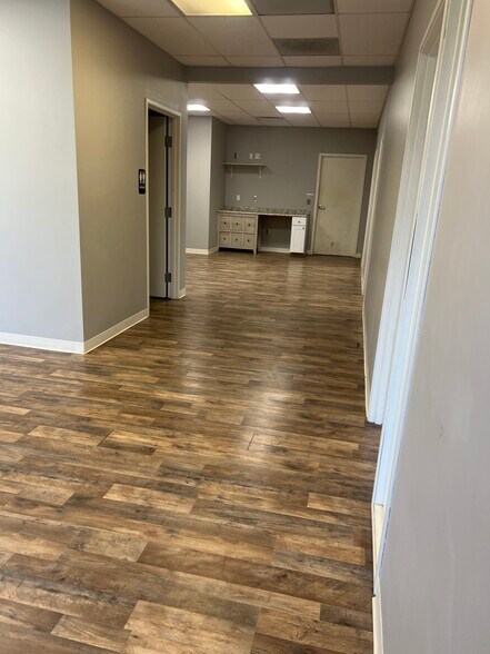 More Photos Of 8457 Andersonville Rd, Village of Clarkston Warehouse For Lease