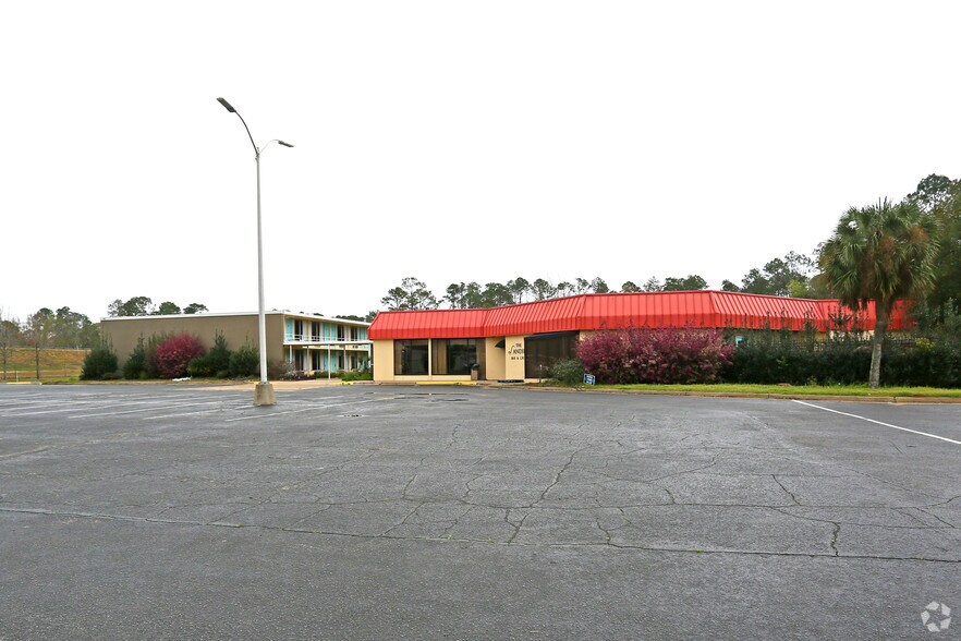 More Photos Of 1401 Tallahassee Hwy, Bainbridge Convenience Store For Sale