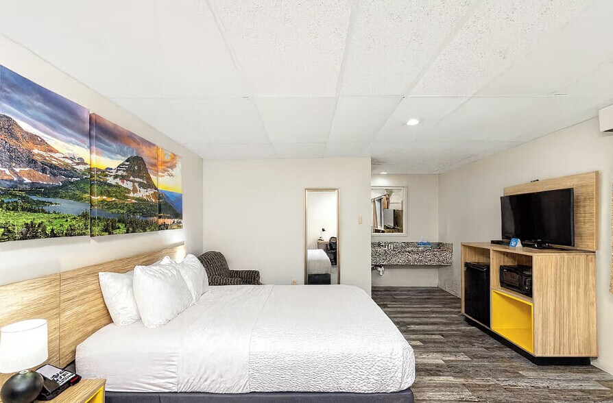 More Photos Of 109 16th St, Wheatland Hotel For Sale