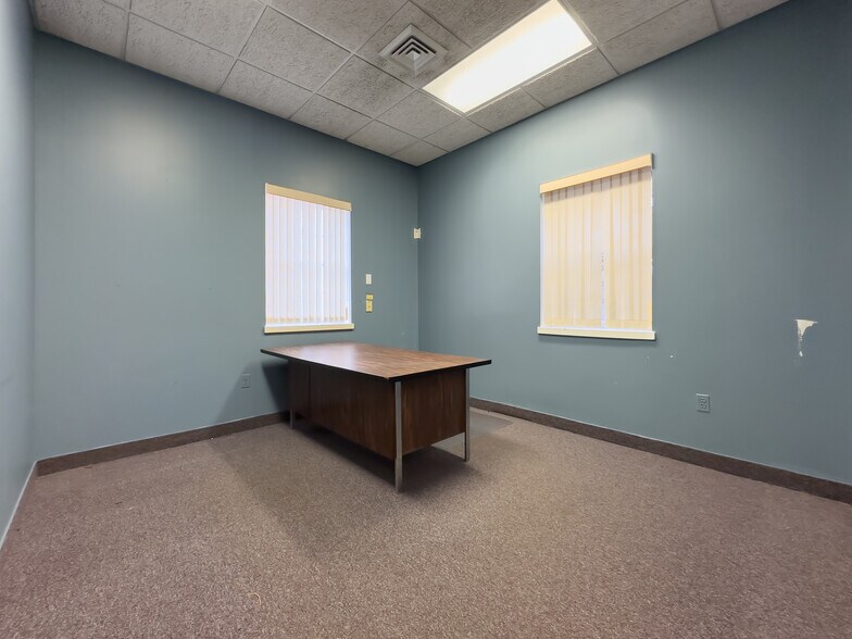 More Photos Of 358-360 E Center St, Manchester Office For Lease