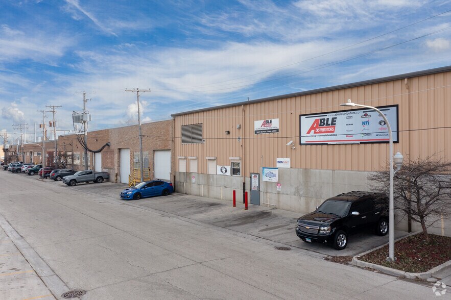 More Photos Of 2845 W 48th Pl, Chicago Warehouse For Lease