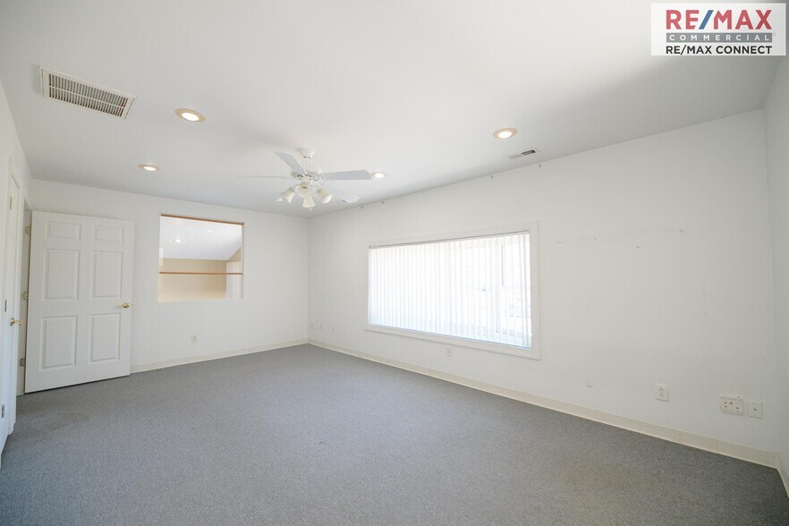 More Photos Of 5333 George Washington Mem Hwy, Yorktown Freestanding For Lease
