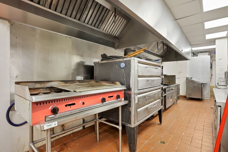 More Photos Of 301 Broadway, Lorain Hotel For Lease