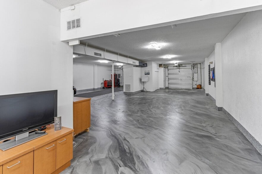 More Photos Of 721-723 S 21st Ave, Hollywood Distribution For Lease