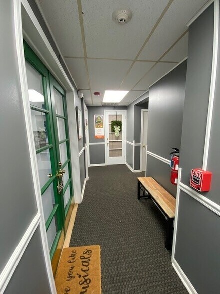 More Photos Of 822-824 Hillgrove Ave, Western Springs Office For Lease