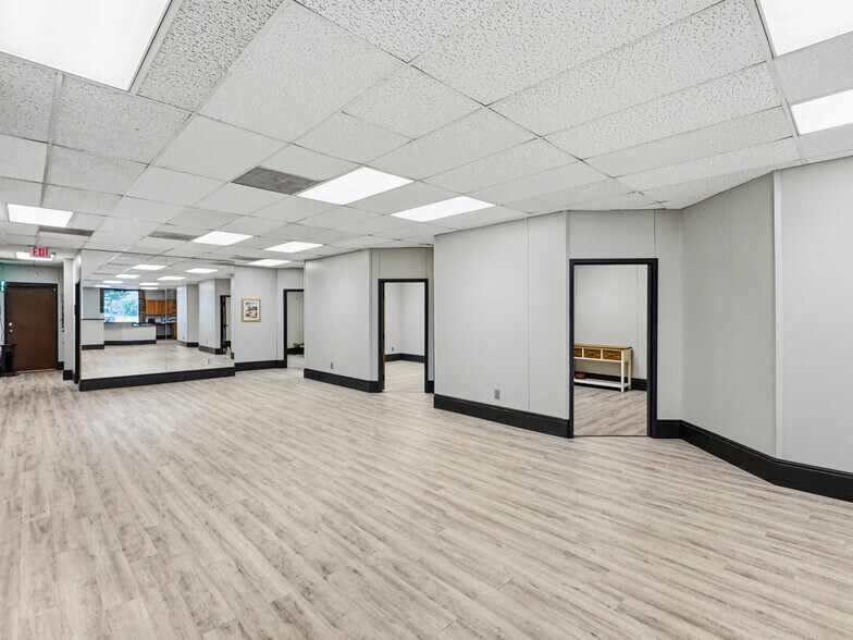 Primary Photo Of 1212 Air Depot, Midwest City Office For Lease