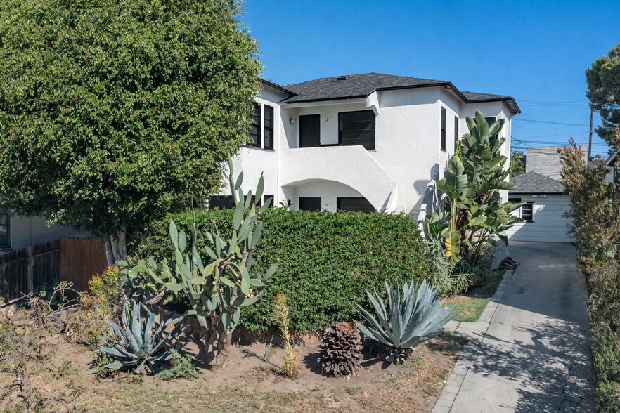 More Photos Of 1226 S Dunsmuir Ave, Los Angeles Multifamily For Sale